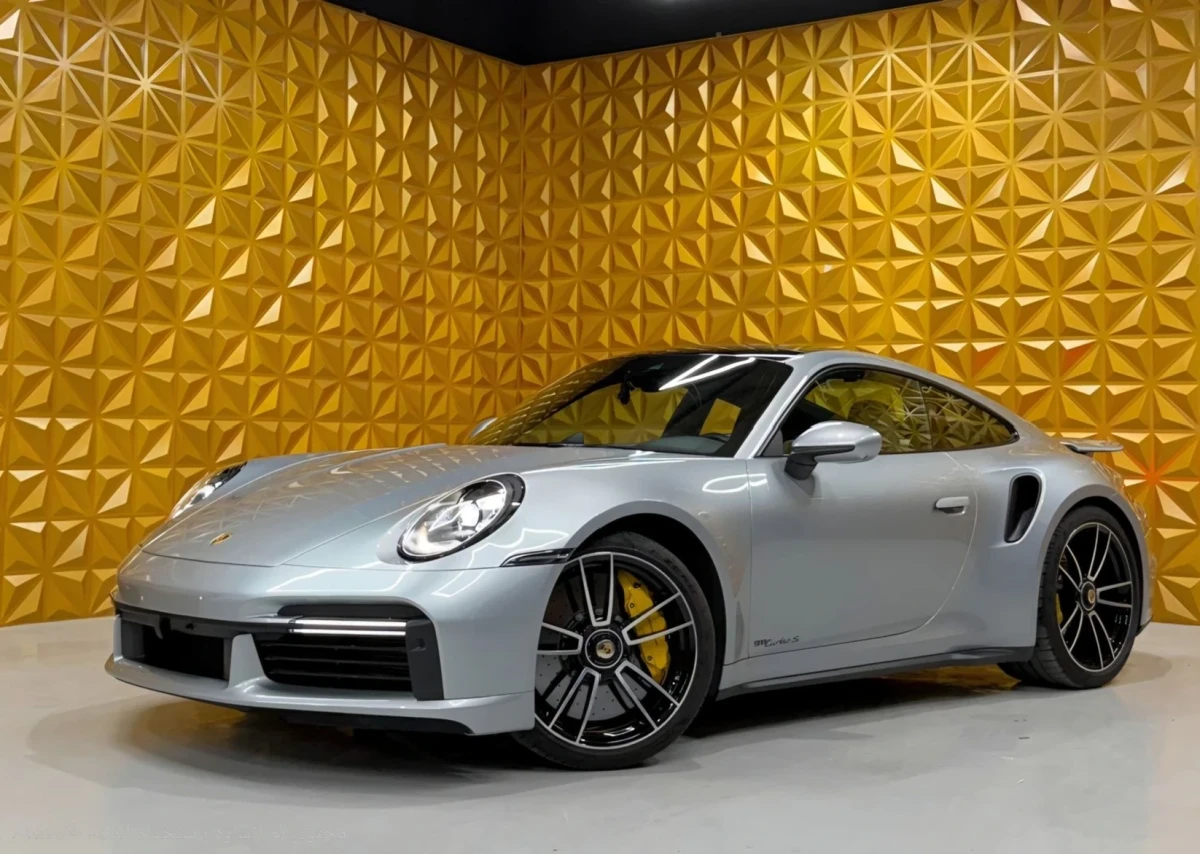 Rent Porsche 911 Carrera 2025 huren in Dubai