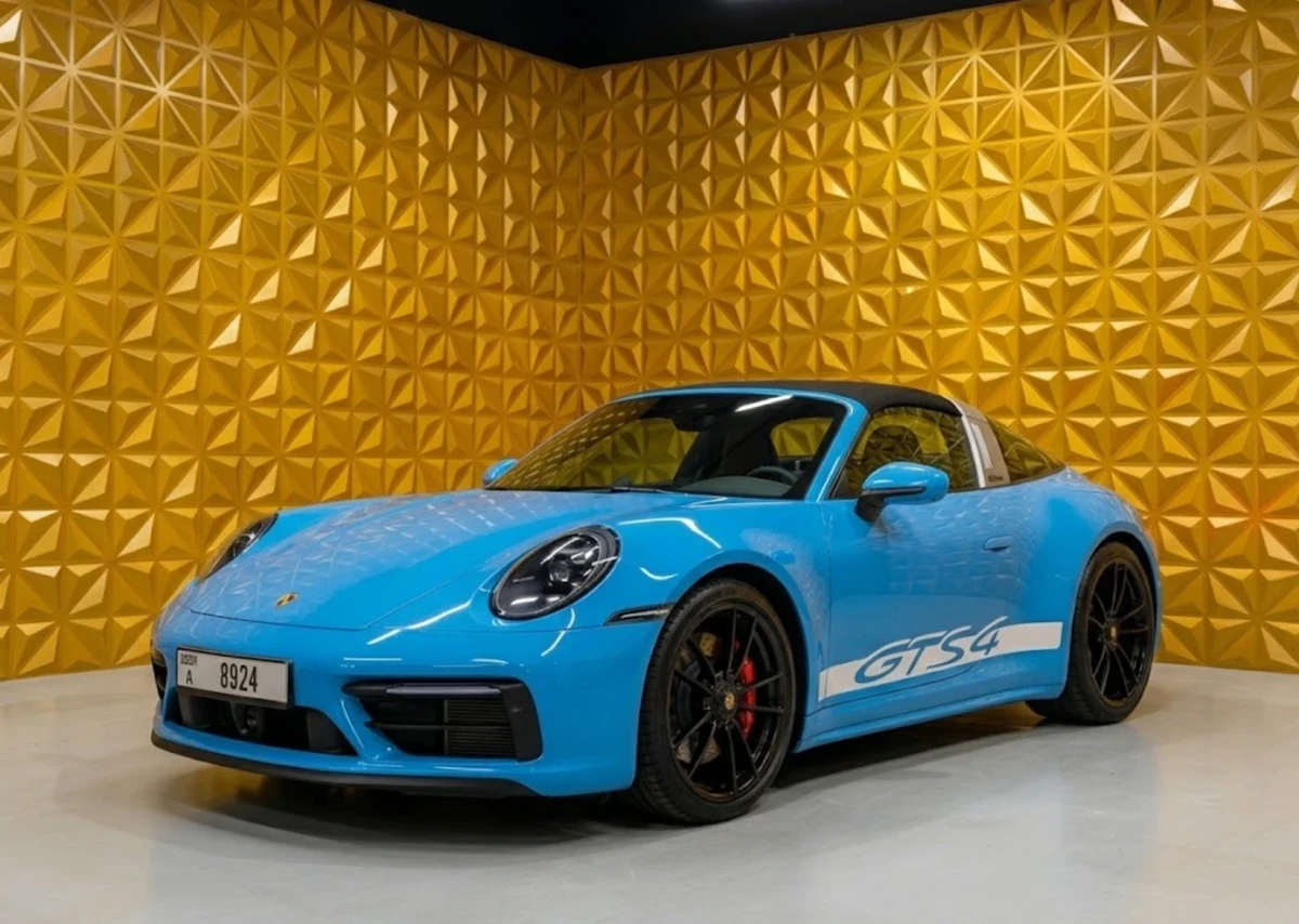 Rent Porsche 911 Carrera GTS 4 Blue 2024 huren in Dubai