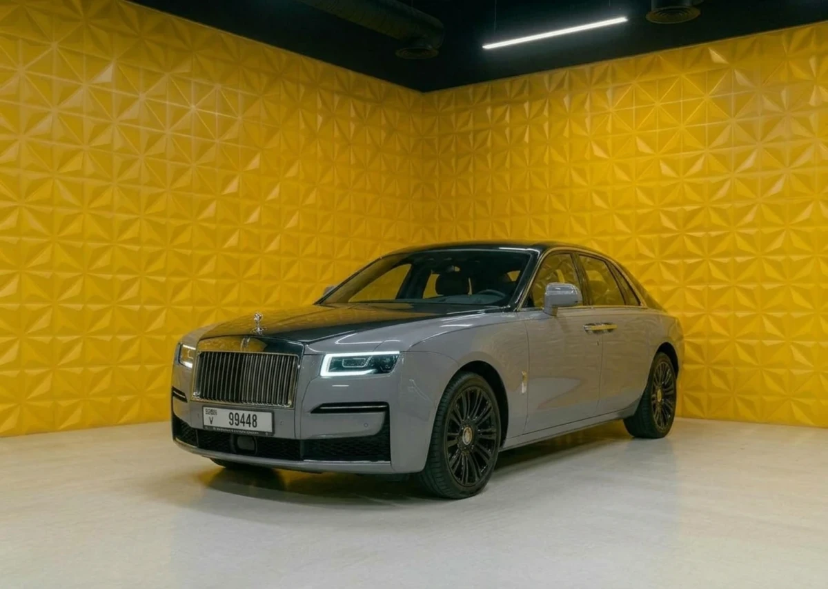 Rolls Royce Ghost 2023 of vergelijkbaar huren in Dubai