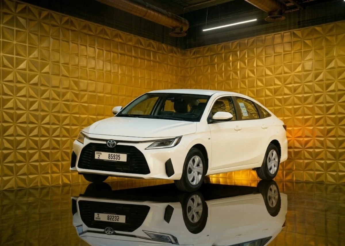 Toyota Yaris 2023 of vergelijkbaar huren in Dubai
