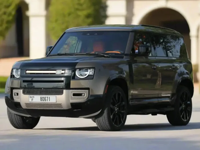 Louer un Land Rover Defender modèle 2023 ou similaire